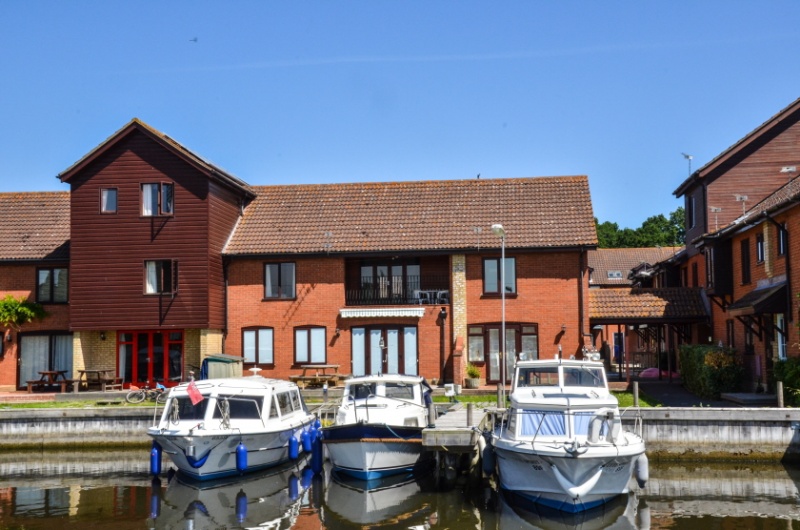 Riverside Marina and Cottages