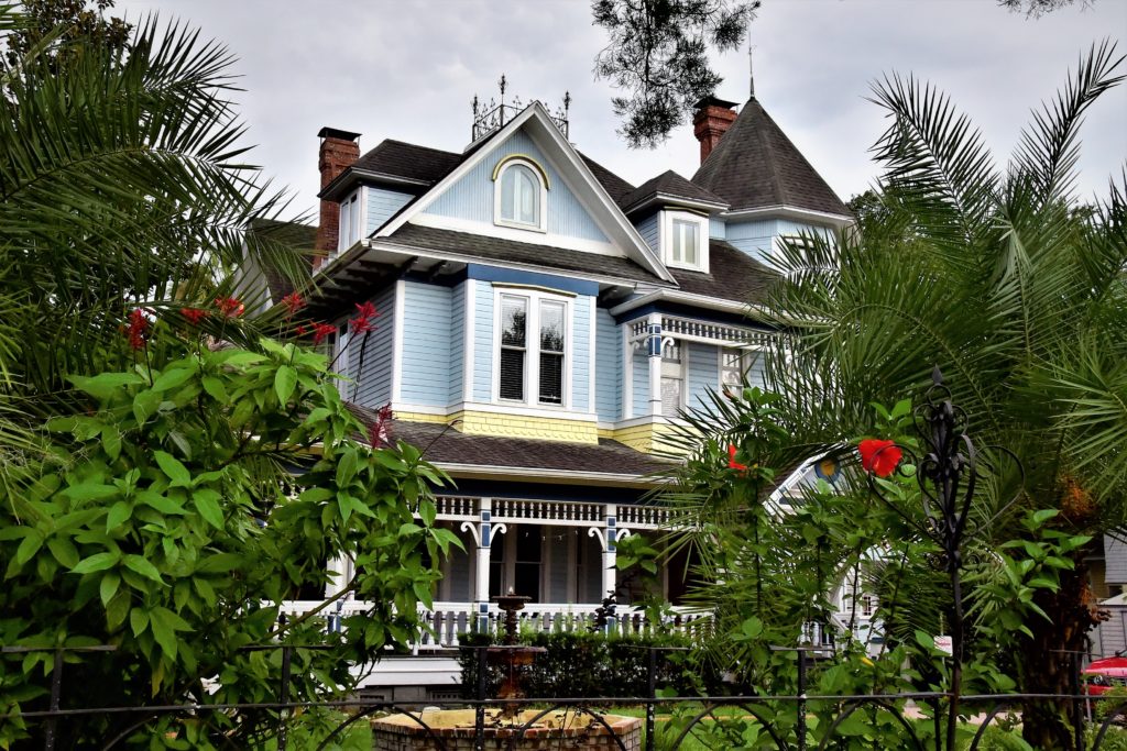 Photo of one of the Victorian houses that are a part of the Sweetwater Branch Inn